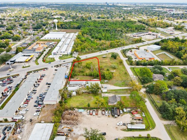 11711 Veterans Memorial Drive, Houston, TX 77066