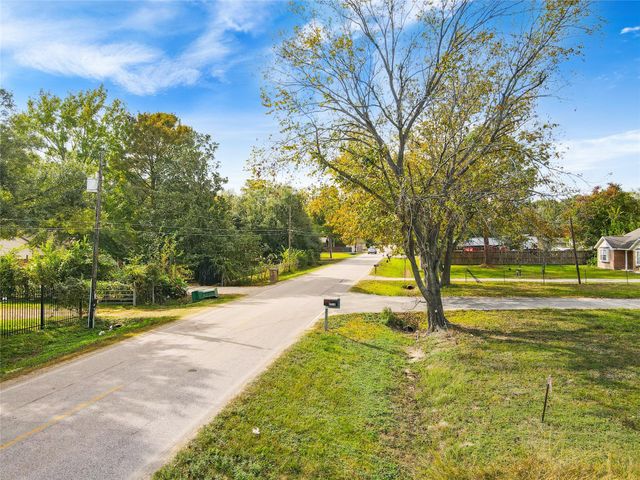 11711 Veterans Memorial Drive, Houston, TX 77066