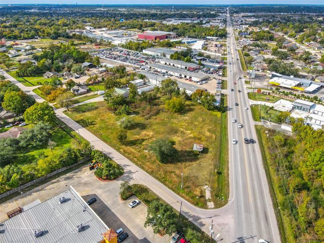 11711 Veterans Memorial Drive, Houston, TX 77066