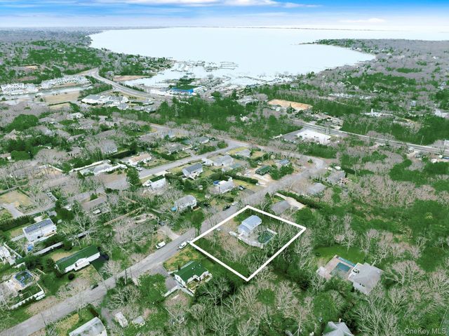 7 George Street, Hampton Bays, NY 11946