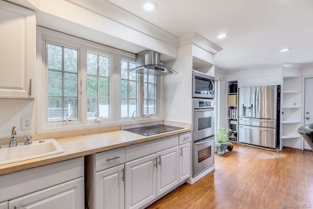 7 George Street, Hampton Bays, NY 11946
