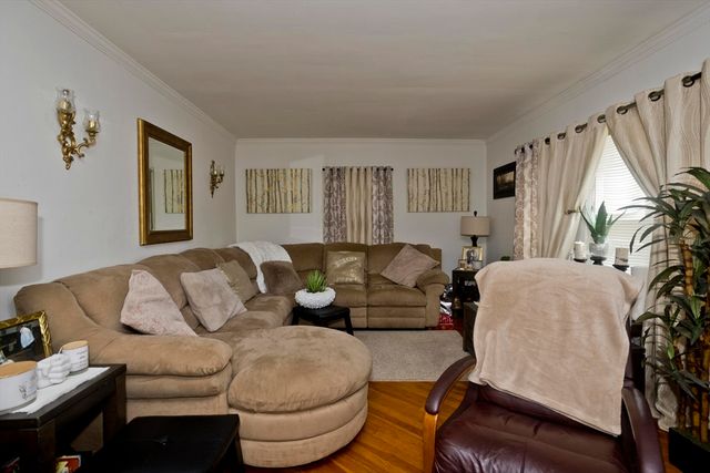 320 Oakland St, Springfield, MA 01108