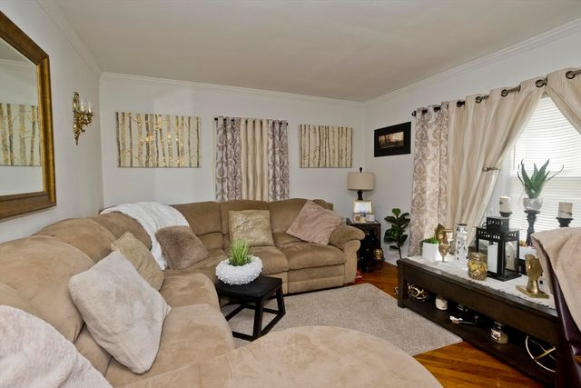 320 Oakland St, Springfield, MA 01108