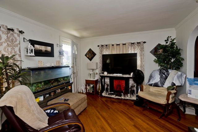 320 Oakland St, Springfield, MA 01108