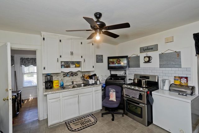 320 Oakland St, Springfield, MA 01108