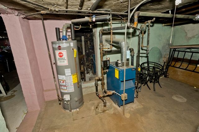 320 Oakland St, Springfield, MA 01108