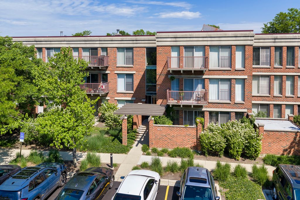412 Kelburn Road 115, Deerfield, IL 60015