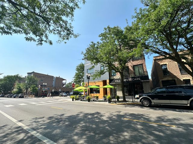 1708 W CERMAK Road 2E, Chicago, IL 60608