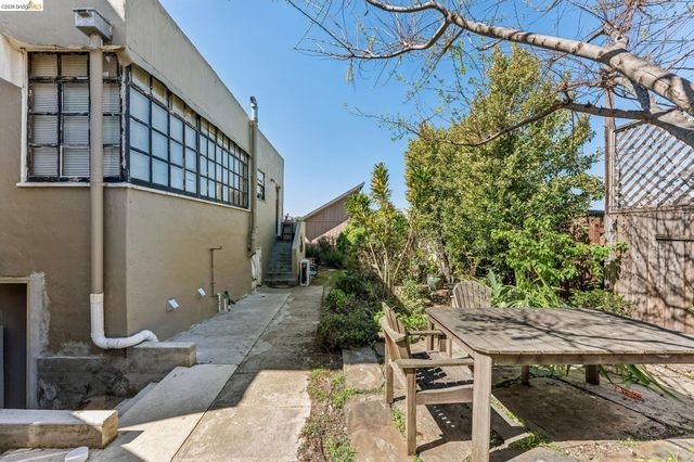 1374 E 32nd, Oakland, CA 94602