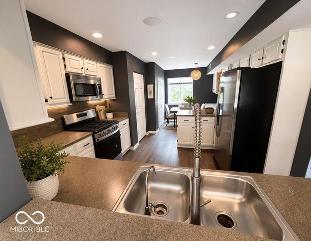 6827 Shore Island Drive, Indianapolis, IN 46220