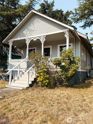 218 Washington Avenue N, Eatonville, WA 98328