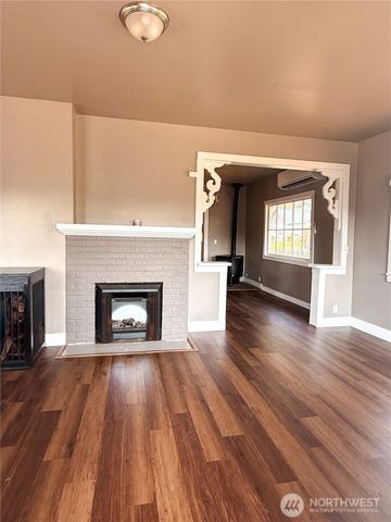 218 Washington Avenue N, Eatonville, WA 98328