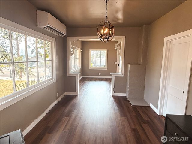 218 Washington Avenue N, Eatonville, WA 98328