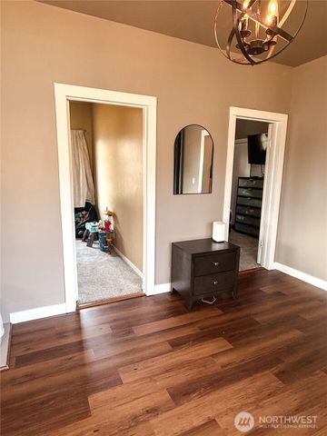 218 Washington Avenue N, Eatonville, WA 98328