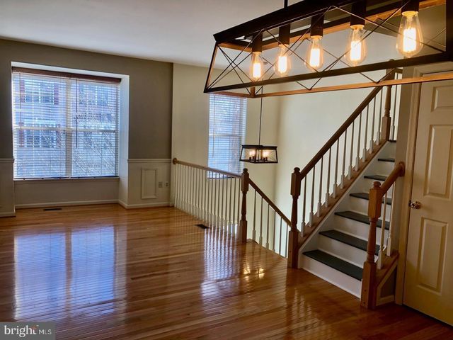 2506 CLOVER FIELD CIR, Herndon, VA 20171