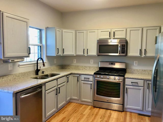 2506 CLOVER FIELD CIR, Herndon, VA 20171