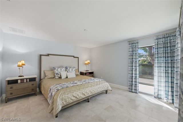 909 Reef Point CIR, Naples, FL 34108