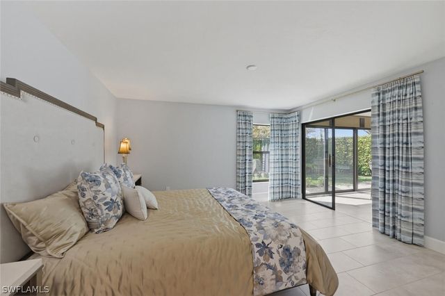 909 Reef Point CIR, Naples, FL 34108