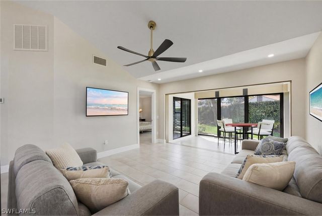 909 Reef Point CIR, Naples, FL 34108