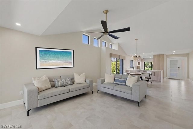 909 Reef Point CIR, Naples, FL 34108