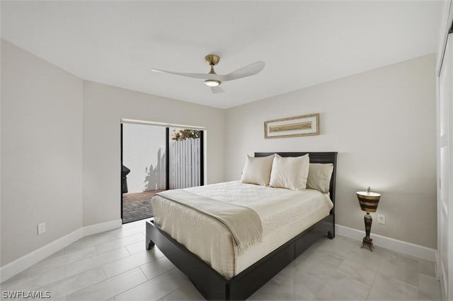 909 Reef Point CIR, Naples, FL 34108