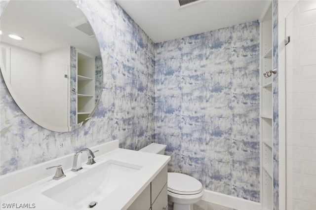 909 Reef Point CIR, Naples, FL 34108