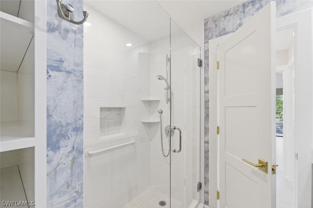 909 Reef Point CIR, Naples, FL 34108