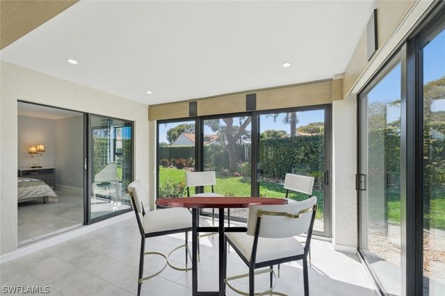 909 Reef Point CIR, Naples, FL 34108