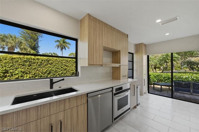 909 Reef Point CIR, Naples, FL 34108