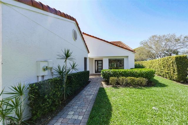 909 Reef Point CIR, Naples, FL 34108