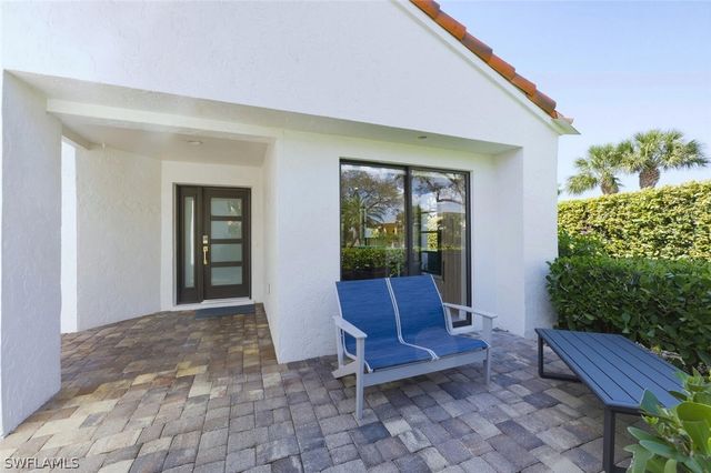 909 Reef Point CIR, Naples, FL 34108