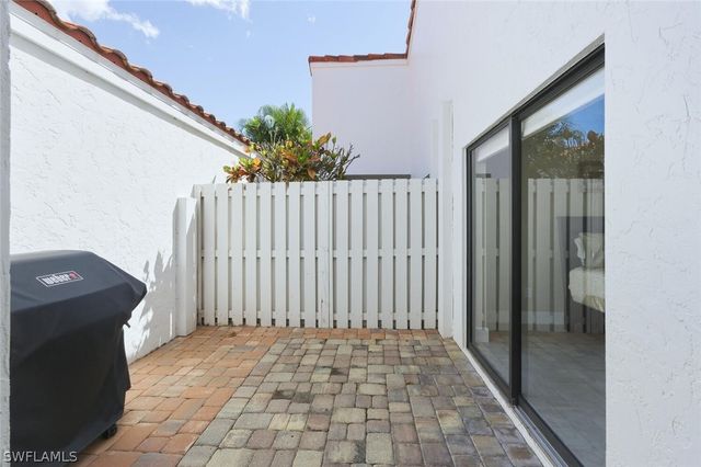 909 Reef Point CIR, Naples, FL 34108