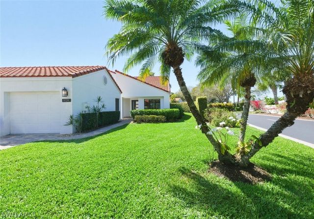 909 Reef Point CIR, Naples, FL 34108