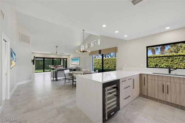 909 Reef Point CIR, Naples, FL 34108