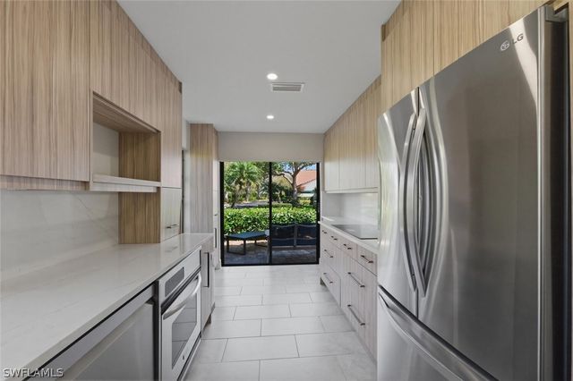 909 Reef Point CIR, Naples, FL 34108