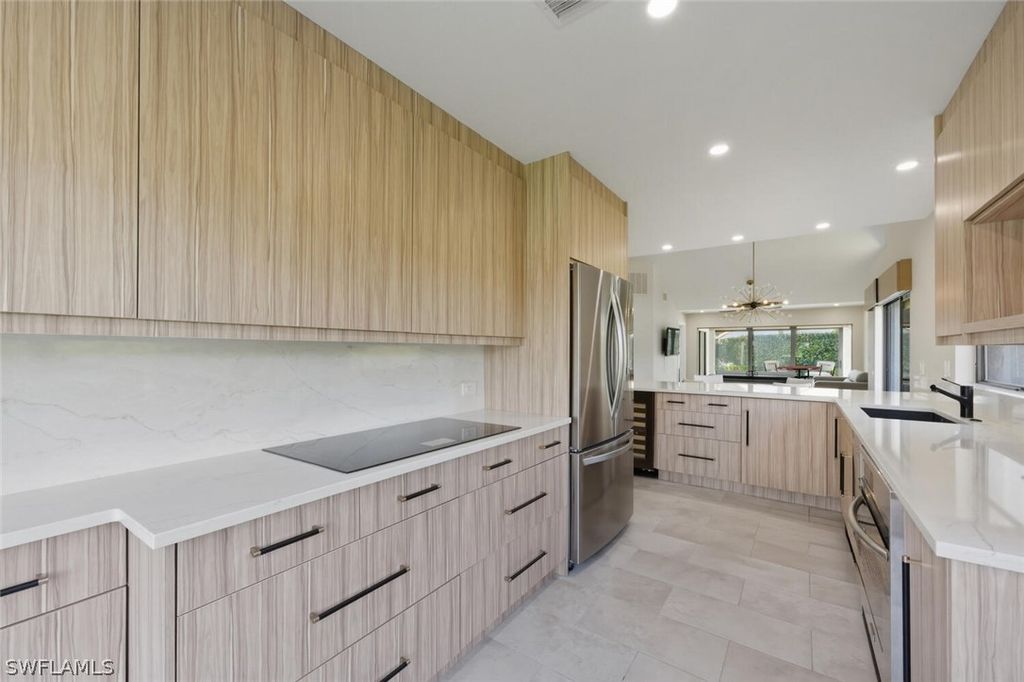 909 Reef Point CIR, Naples, FL 34108