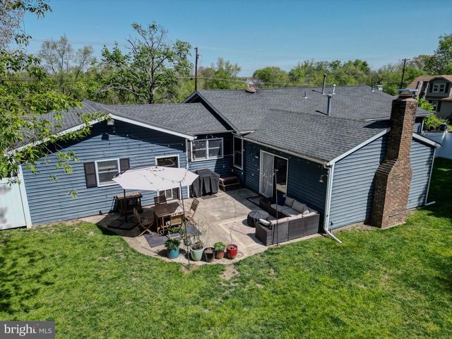 8 W FACTORY RD, Berlin, NJ 08009