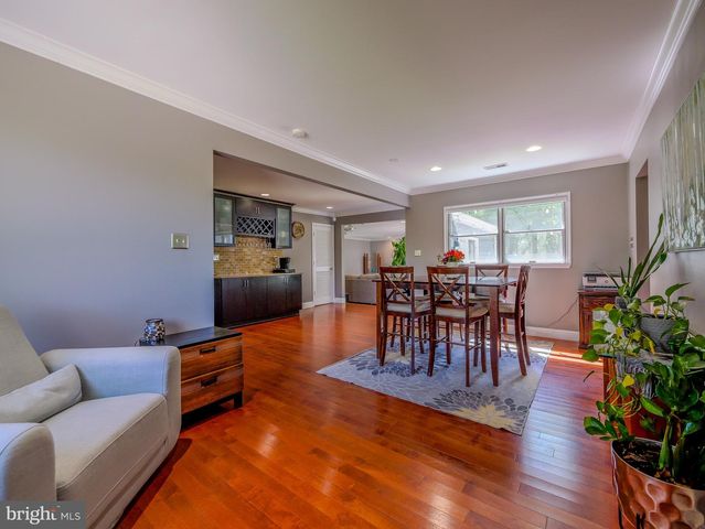 8 W FACTORY RD, Berlin, NJ 08009