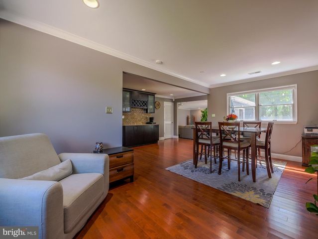 8 W FACTORY RD, Berlin, NJ 08009