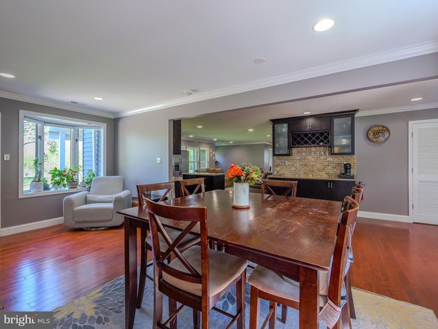 8 W FACTORY RD, Berlin, NJ 08009