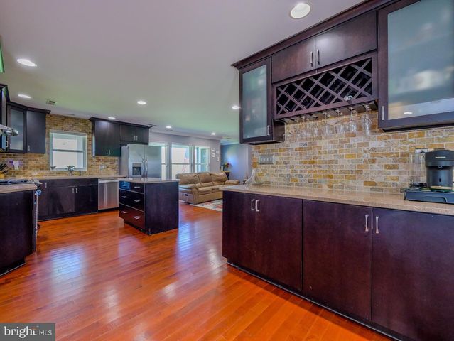 8 W FACTORY RD, Berlin, NJ 08009