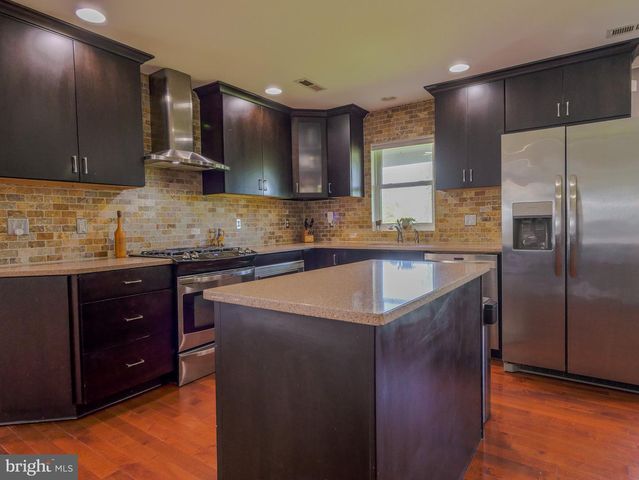 8 W FACTORY RD, Berlin, NJ 08009