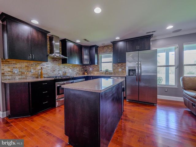 8 W FACTORY RD, Berlin, NJ 08009