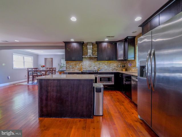 8 W FACTORY RD, Berlin, NJ 08009