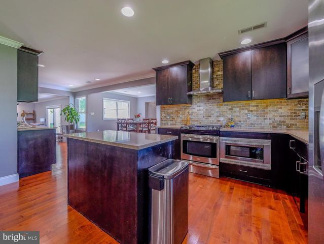 8 W FACTORY RD, Berlin, NJ 08009