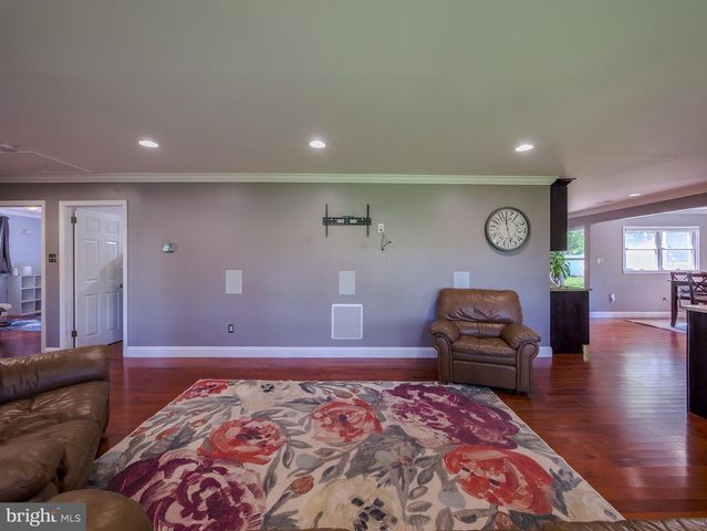 8 W FACTORY RD, Berlin, NJ 08009