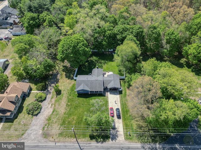 8 W FACTORY RD, Berlin, NJ 08009