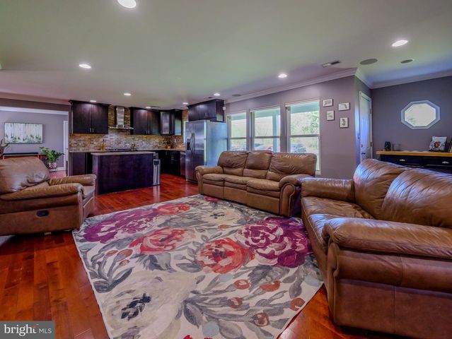 8 W FACTORY RD, Berlin, NJ 08009