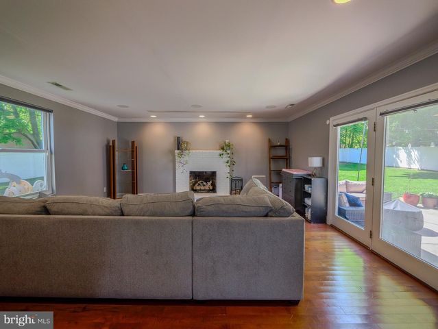 8 W FACTORY RD, Berlin, NJ 08009