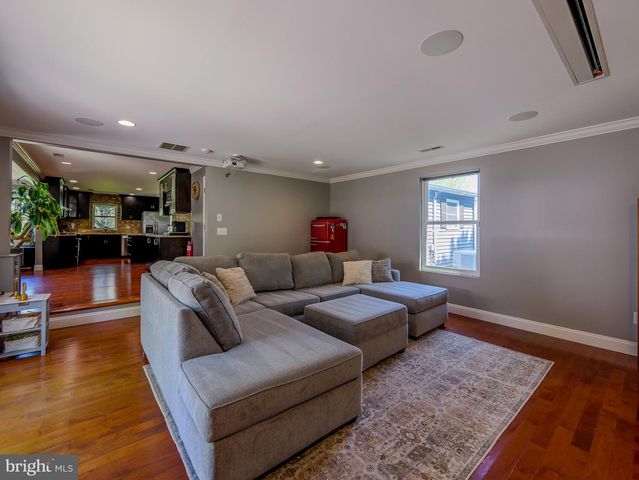 8 W FACTORY RD, Berlin, NJ 08009